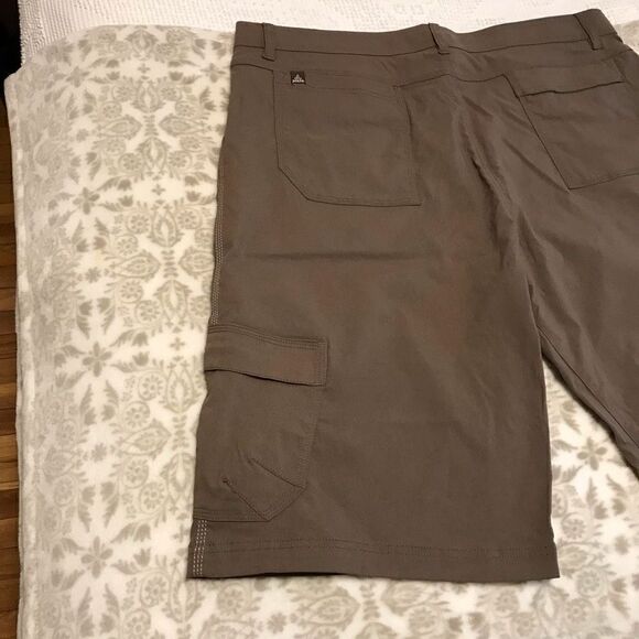 Men’s PrAna Zion Cargo Shorts. XXL. Color- Mud. Like New! - Picture 5 of 12